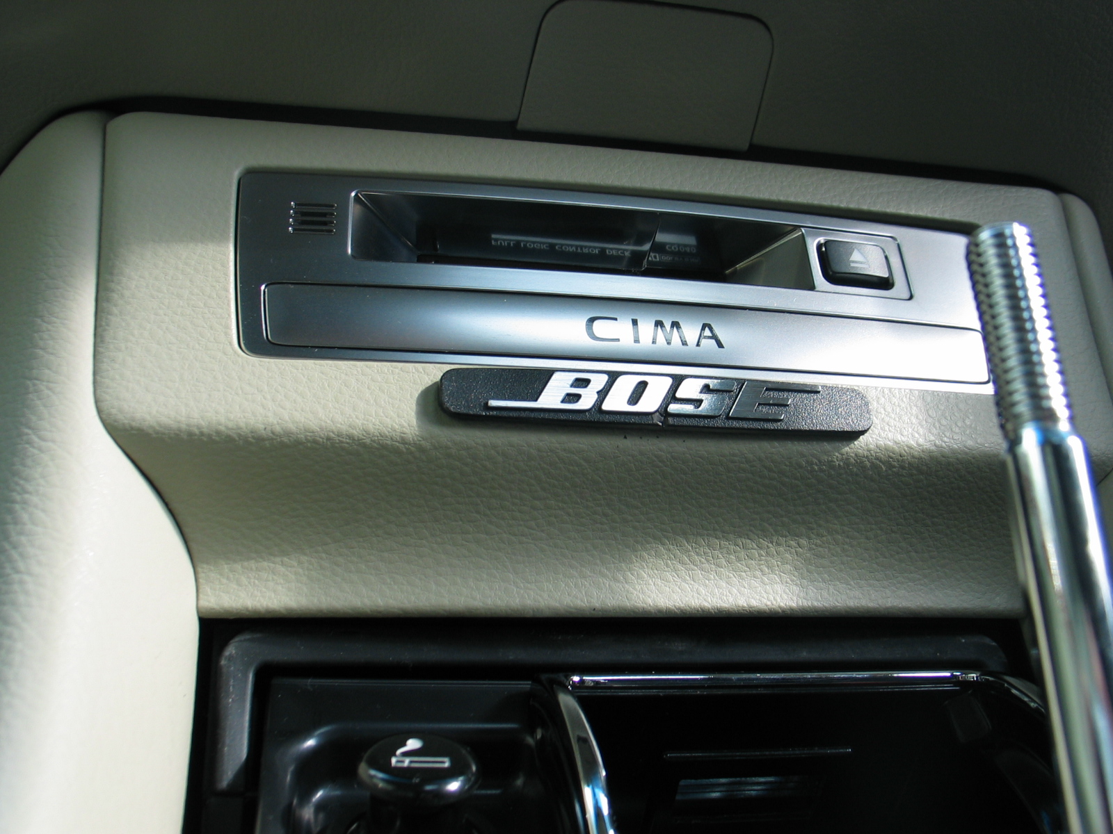 F50 シーマ Bose エンブレムでさりげなくドレスアップdiyです Diy実践日記