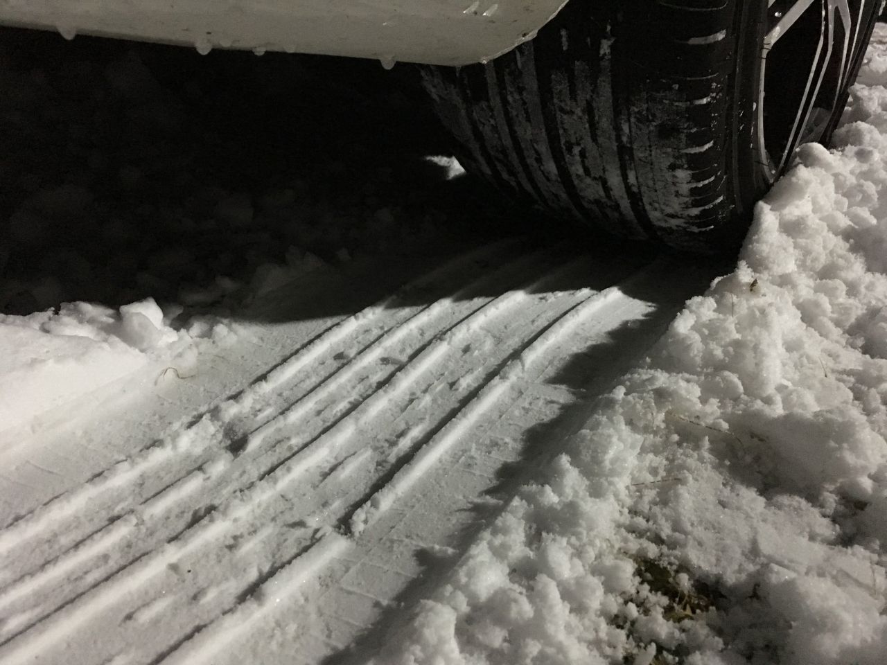 DIY実践日記♪ 雪道での夏タイヤと冬タイヤ(スタッドレス) DIY実践日記♪ 雪道での夏タイヤと冬タイヤ(スタッドレス)