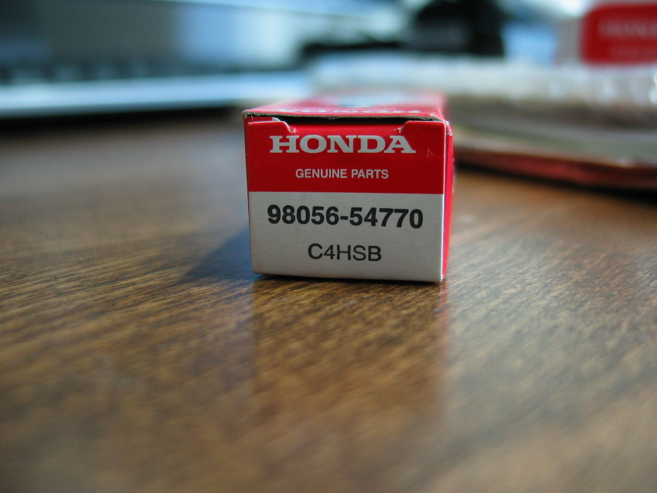 ホンダ おしかっ 点火プラグ （NGK C4HSB） 98056-54770