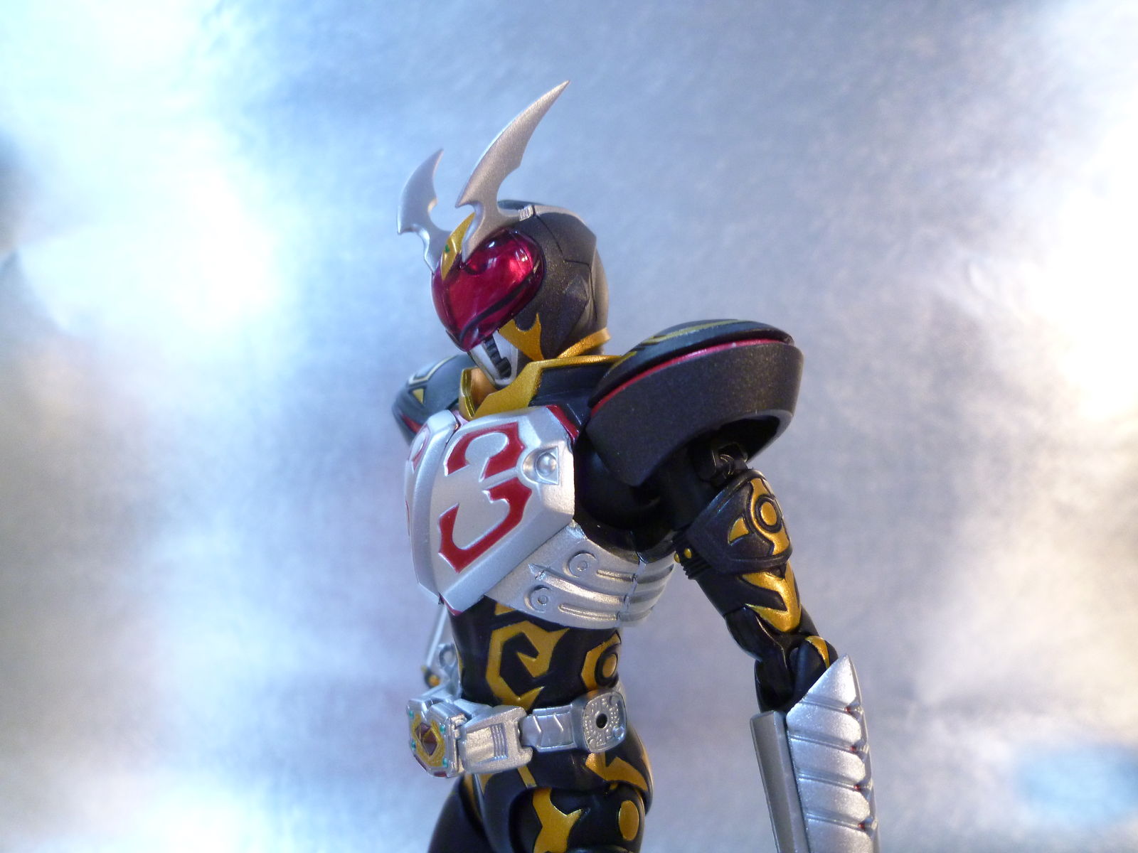 S H Figuarts 仮面ライダーカリスで遊んでみる さとうきび畑で味噌汁を啜らないブログ