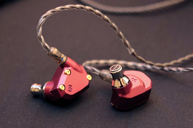 Campfire Audio Io アイ オー と読む2baイヤホン 音響のまとめ