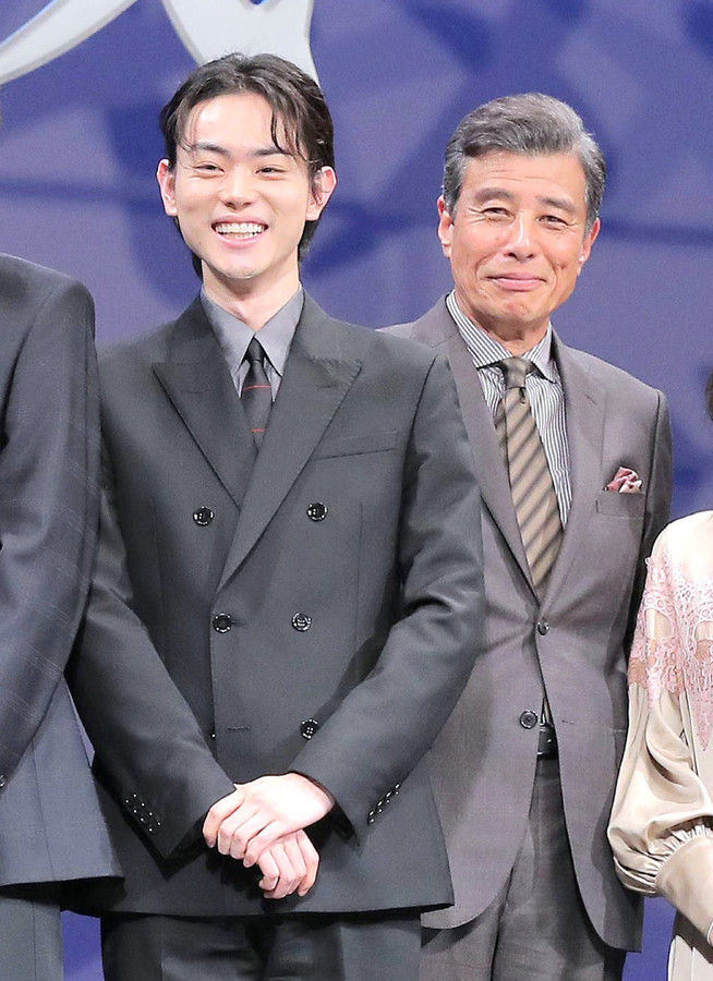 ＜菅田将暉＞舘ひろしから「初めて男に嫉妬」と絶賛され照れ笑い