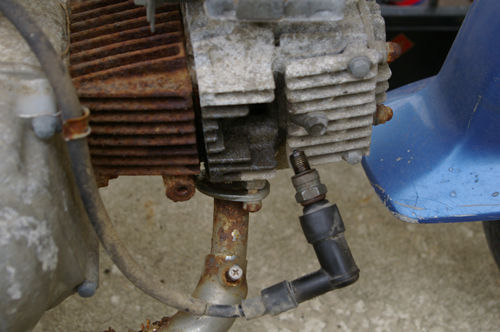 プラグとプラグキャップは交換したものの スーパーカブがやってきた