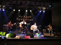 253206_374024219369617_1131495362_n