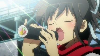 大きい口を開けてる子は、TVアニメ「閃乱カグラ」の飛鳥