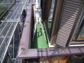 ベランダ笠木施工中
