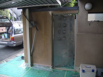 庭側の鉄扉復旧
