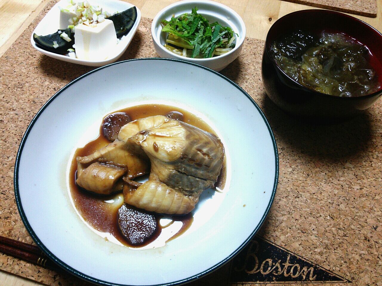 家ごはん アブラツノザメの煮付け ピータン豆腐 青ジソナムル 夕食 木村の料理と買い物日記 家ごはん アブラツノザメの煮付け ピータン豆腐 青ジソナムル 夕食 木村の料理と買い物日記