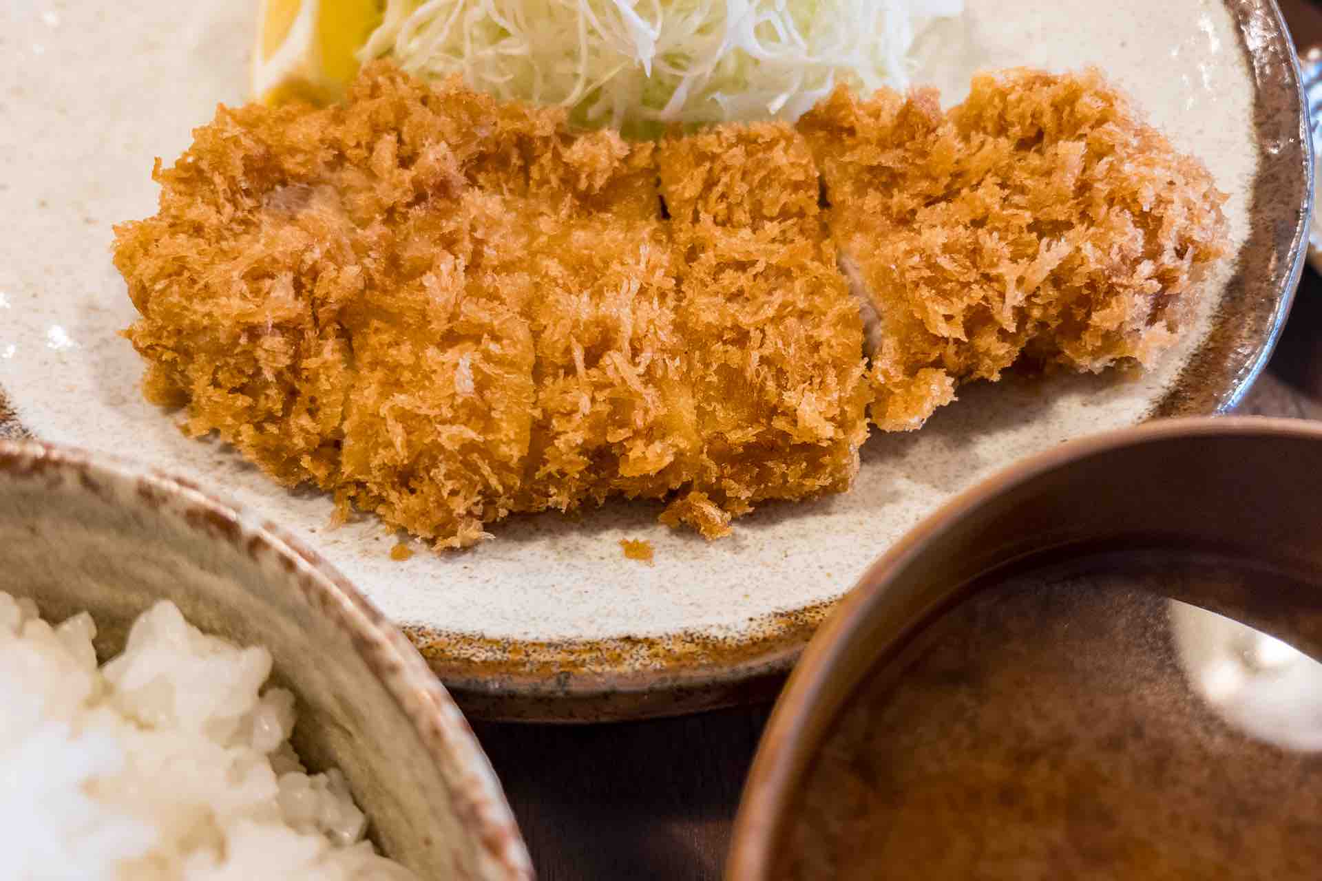 食品サンプル★エビフライ定食　エビフライ/ご飯/きんぴらごぼう/お新香　†5040-3 えびやハマサンランチ体験レビューと海老グルメ情報 | TikTok