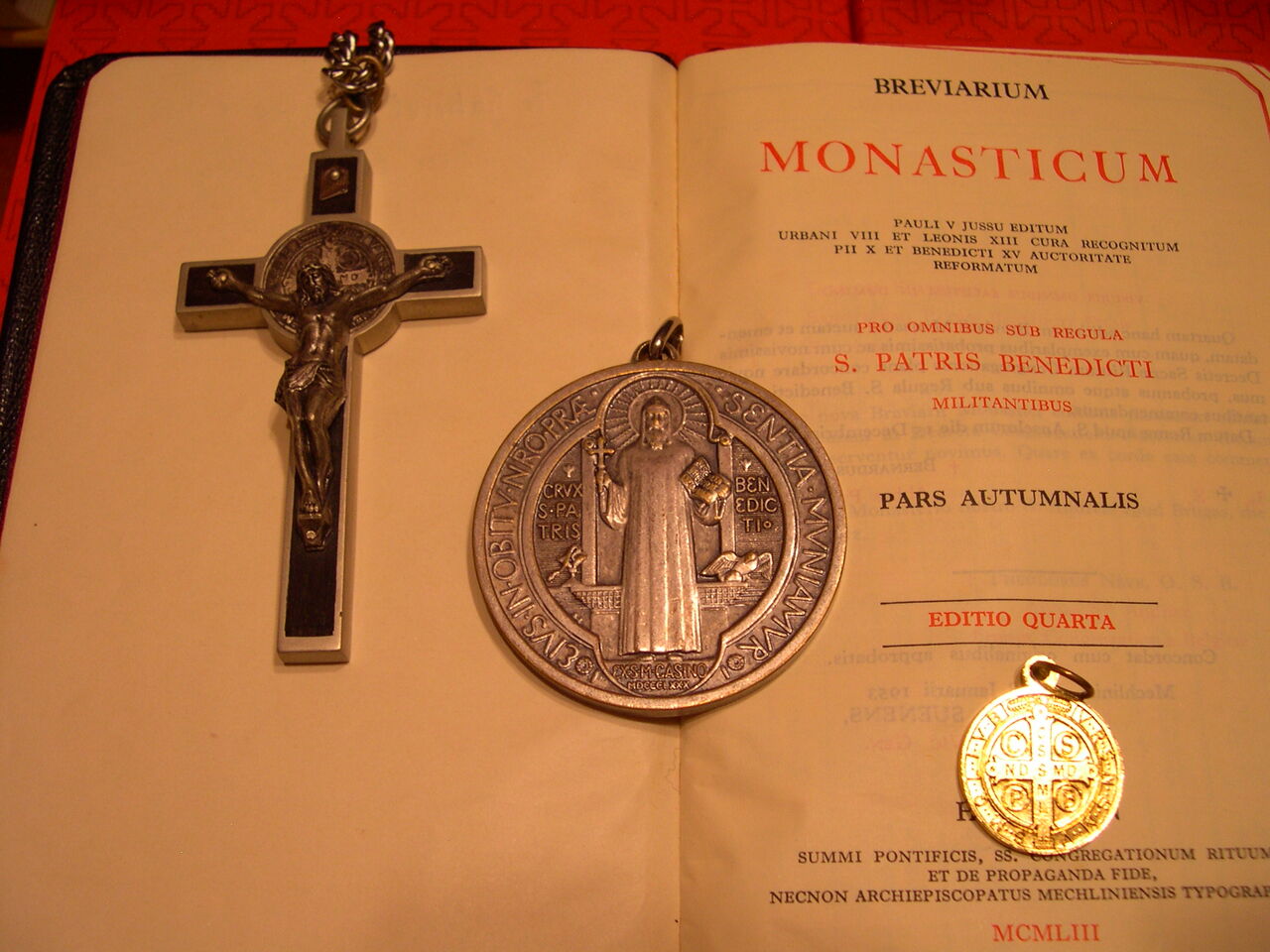 聖ベネディクトゥスのメダイ カトリック信仰の源泉 エウカリスツィアの信心