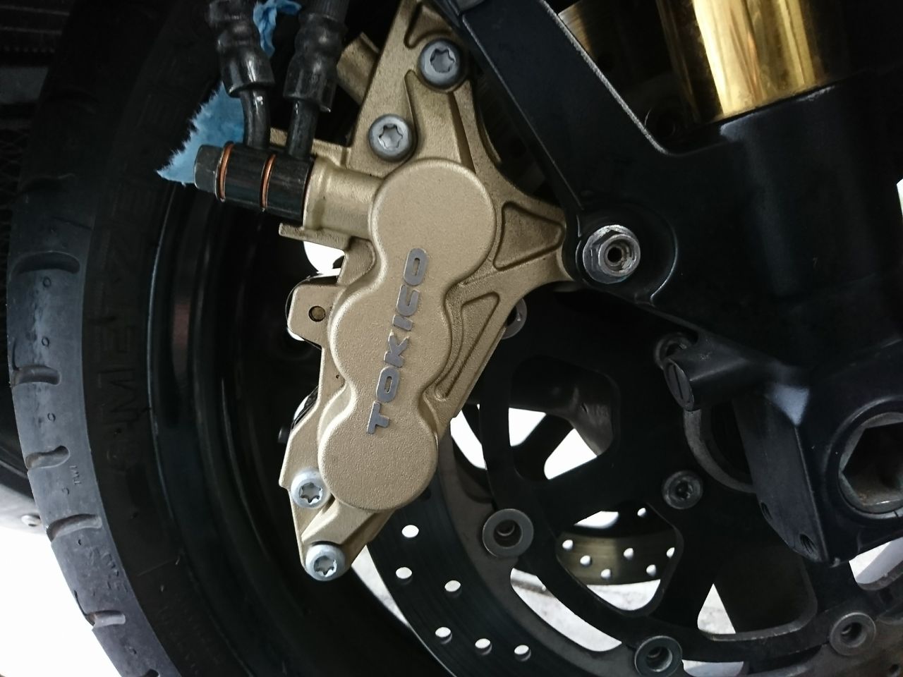 5 好評 スズキ Gsx1300r 隼 Js1a Tokico フロントブレーキ キャリパー Bhg Www Fucoa Cl