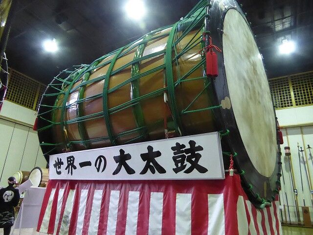 大太鼓の館 （綴子） : くぐる鳥居は鬼ばかり