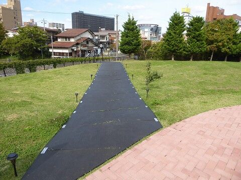 中央弘前駅 くぐる鳥居は鬼ばかり
