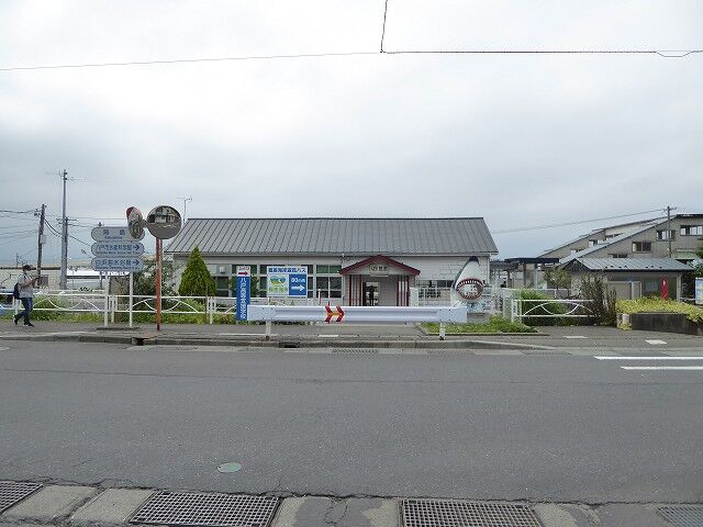 鮫駅 （八戸市） : くぐる鳥居は鬼ばかり