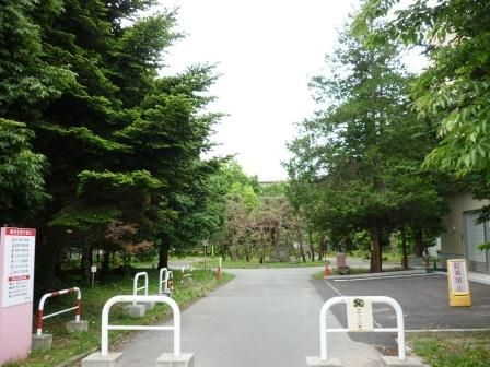 第八師団司令部跡地 くぐる鳥居は鬼ばかり 第八師団司令部跡地 くぐる鳥居は鬼ばかり