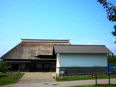 旧小山内家住宅 弘前市清水富田 りんご公園 くぐる鳥居は鬼ばかり