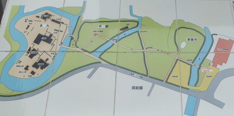根城の広場 (根城跡 / 八戸市) : くぐる鳥居は鬼ばかり 根城の広場 (根城跡 / 八戸市) : くぐる鳥居は鬼ばかり
