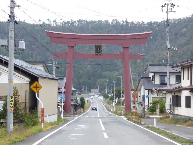 安久津八幡神社 高畠町 くぐる鳥居は鬼ばかり 安久津八幡神社 高畠町 くぐる鳥居は鬼ばかり