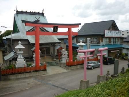 津軽赤倉山神社 つがる市稲垣町繁田 くぐる鳥居は鬼ばかり