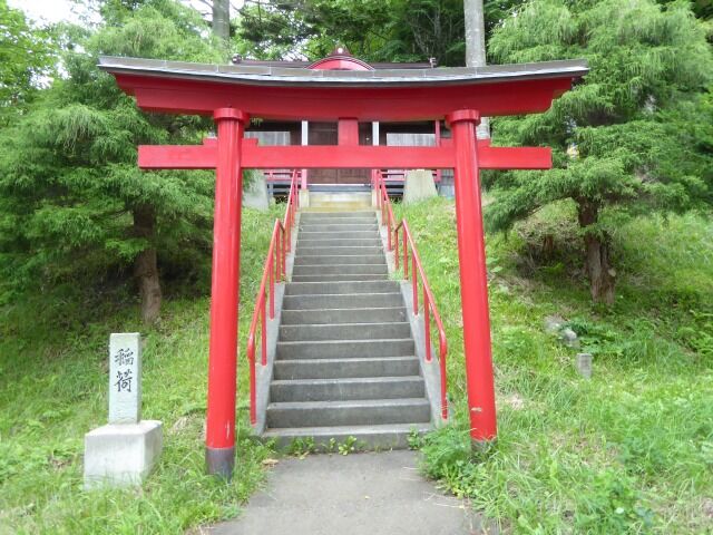 湯坂下稲荷神社 大畑町 くぐる鳥居は鬼ばかり
