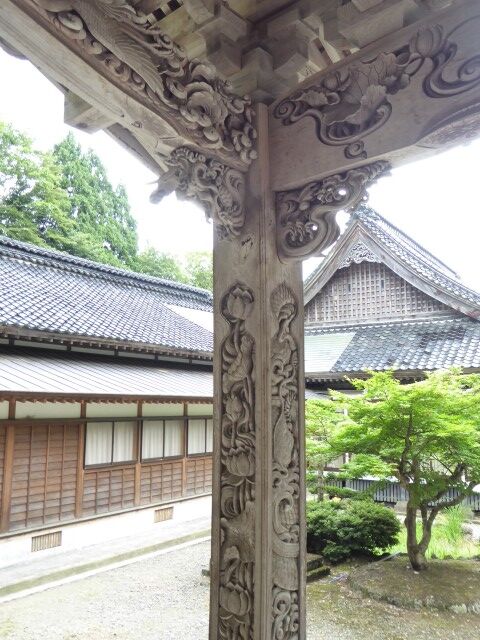 赤田の大仏 （長谷寺） : くぐる鳥居は鬼ばかり
