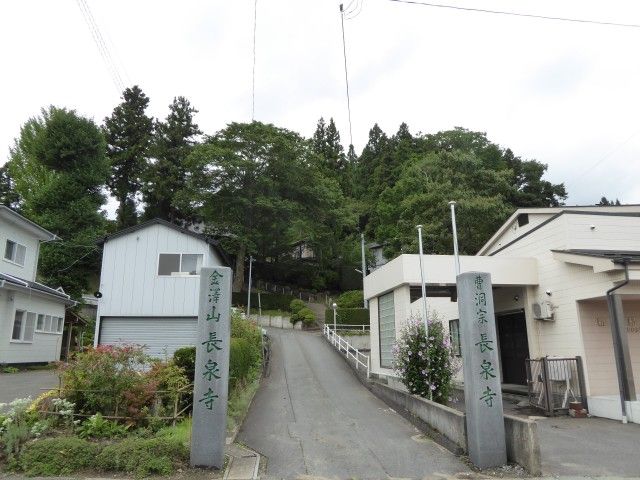 長泉寺 新郷村 くぐる鳥居は鬼ばかり