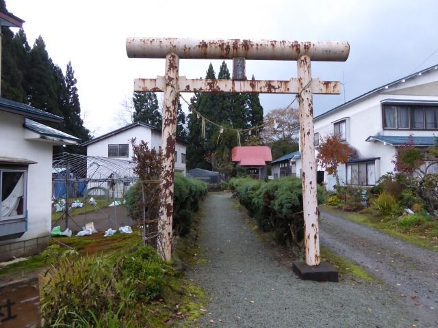 西木戸神社 大館市比内町 くぐる鳥居は鬼ばかり 西木戸神社 大館市比内町 くぐる鳥居は鬼ばかり