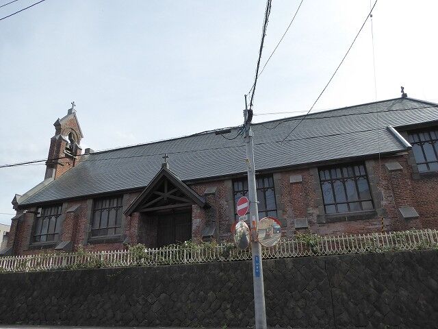 弘前昇天教会聖堂 くぐる鳥居は鬼ばかり