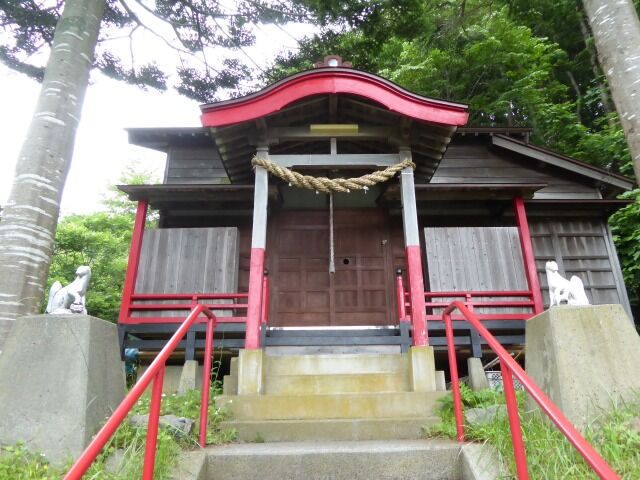 湯坂下稲荷神社 大畑町 くぐる鳥居は鬼ばかり