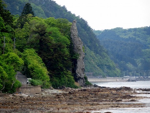 大龍王大神 （立石洞窟遺跡） ～平内町 : くぐる鳥居は鬼ばかり