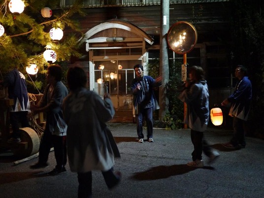 10613892_856939407652287_1495905372_n