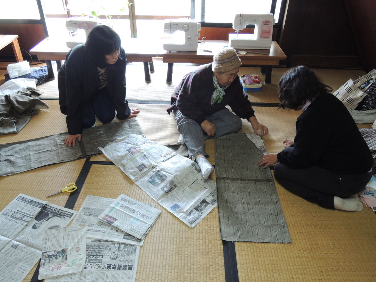 着物を使った楽しい もんぺ づくり 暮らしをつむぐ ばあ の知恵袋 佐渡市地域おこし協力隊サイト