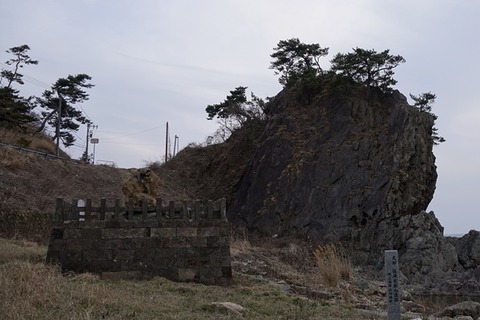 佐渡鎮目市左衛門維明墓と弁慶のはさみ岩