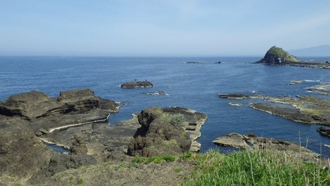 佐渡沢崎鼻灯台からの神子岩