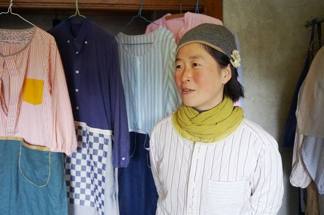 移住のスタイル これまでと これからと 古着シャツから生まれ変わった新しい かっぽう着 をつくる佐渡在住のデザイナー 佐渡旅 Sadotabi