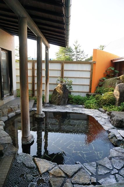 小木かもめ荘露天風呂1