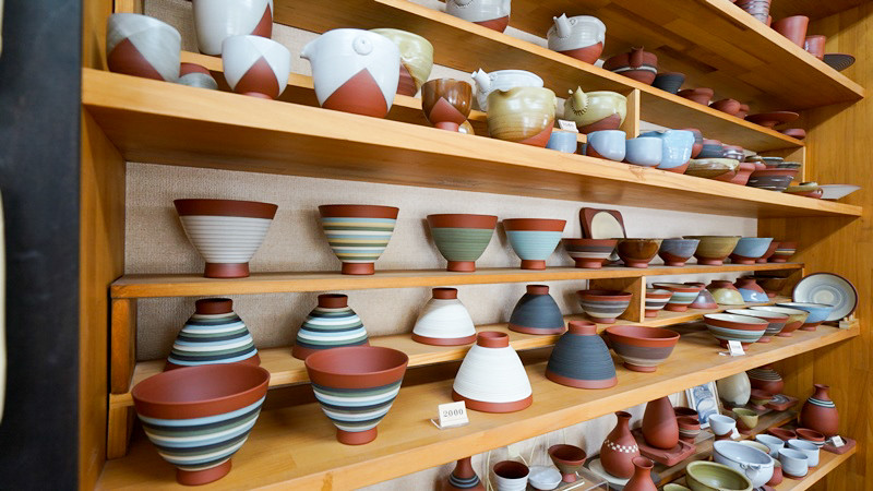 無名異焼 佐渡金山近代産業遺産群 北沢浮遊選鉱場となりに建つ北沢窯で個性的な 無名異焼に出会う 佐渡旅 Sadotabi