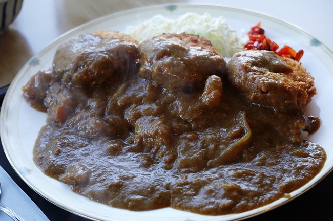 佐志住施礎佐っとびメンチカツカレー