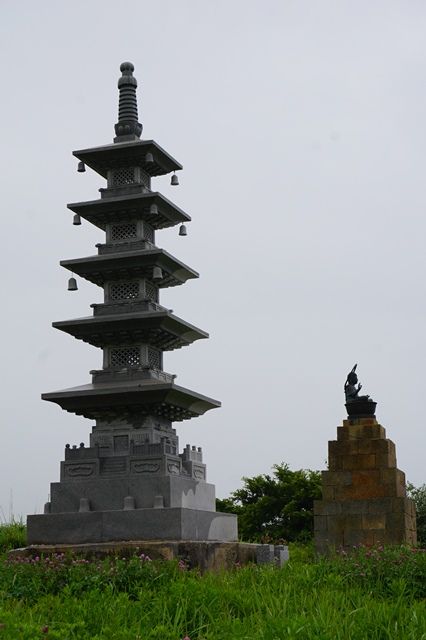 佐渡濡れ仏と五重塔