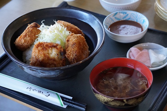 佐志住施礎佐っとびメンチカツ丼