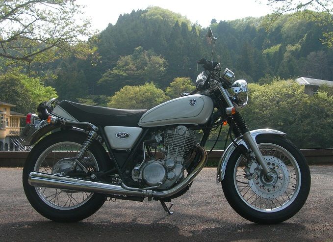 SR400は5万キロ以上だとバイクのメンテナンス費用はいくらかかる？ - 【バイク5万キロ】メンテナンスにかかる費用の目安は？ | SR400 16000キロ走行 | バイク車体 | ヤマハ