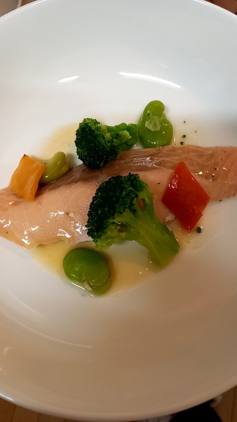 ポーチドサーモンのハーブマヨネーズ添え レシピ