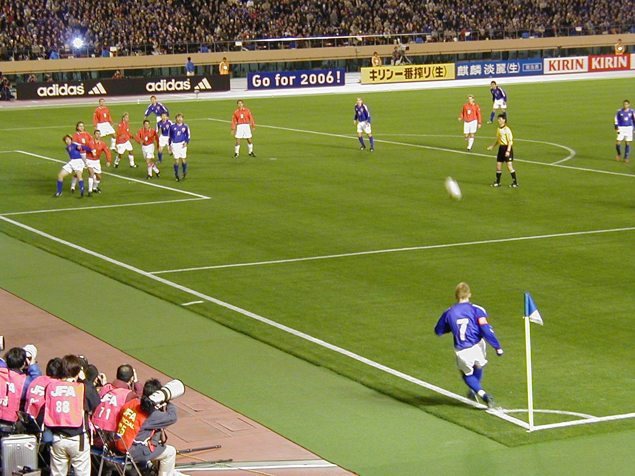 中田英寿から学ぶ 首振り の大切さ 仲間を信じて心を一つに