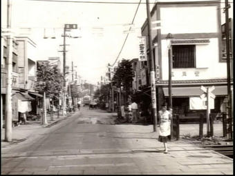 ゆっくり歩こう なかの散歩道 鷺ノ宮駅踏切(昭和30年代)saginomiya_sanpo03