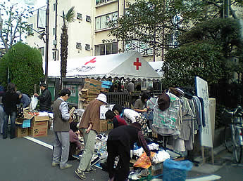 20061028鷺宮地区まつり 古着