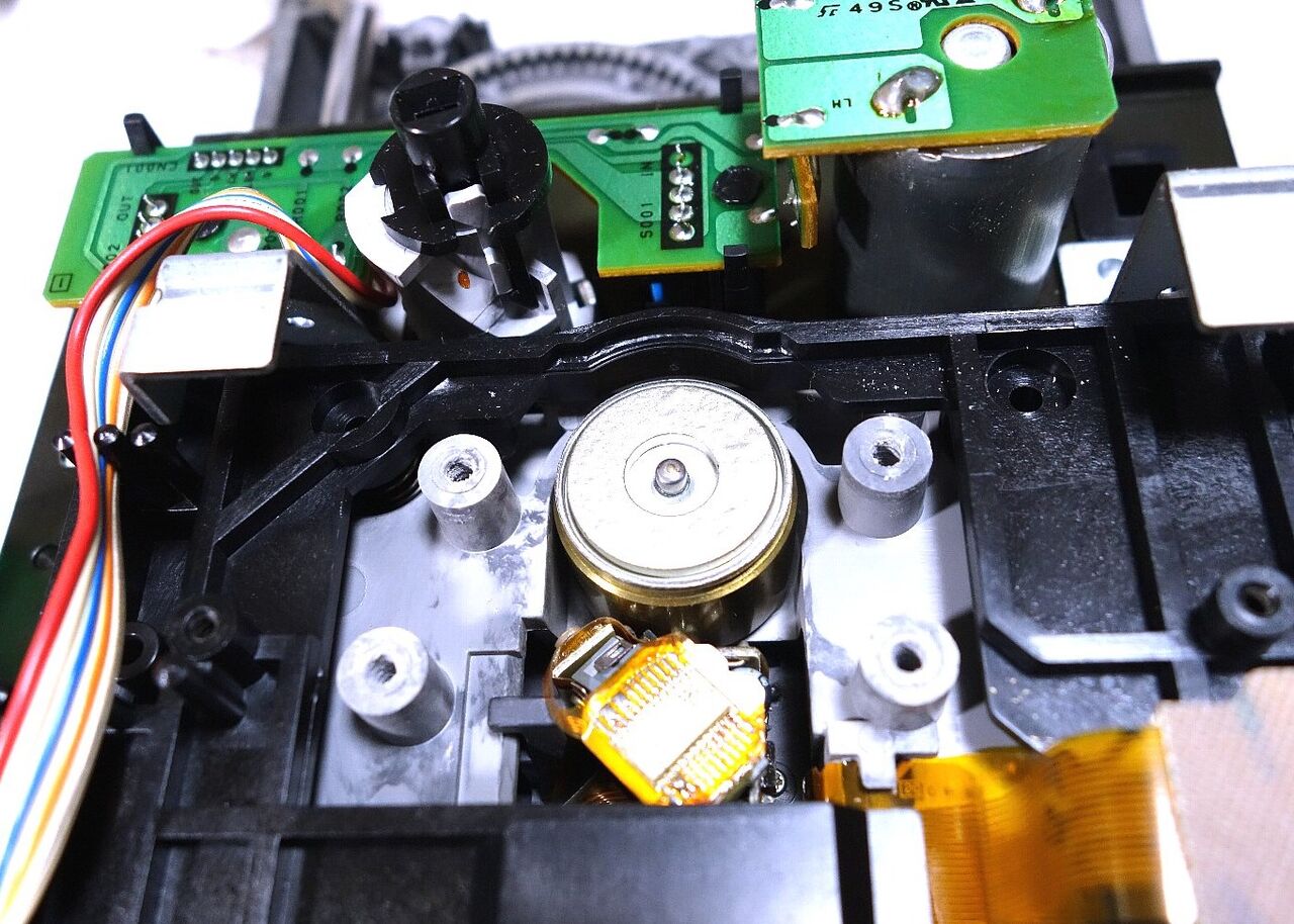 SONY CDP-555ESA ジャンクのCDユニットの修正しました : アンプ