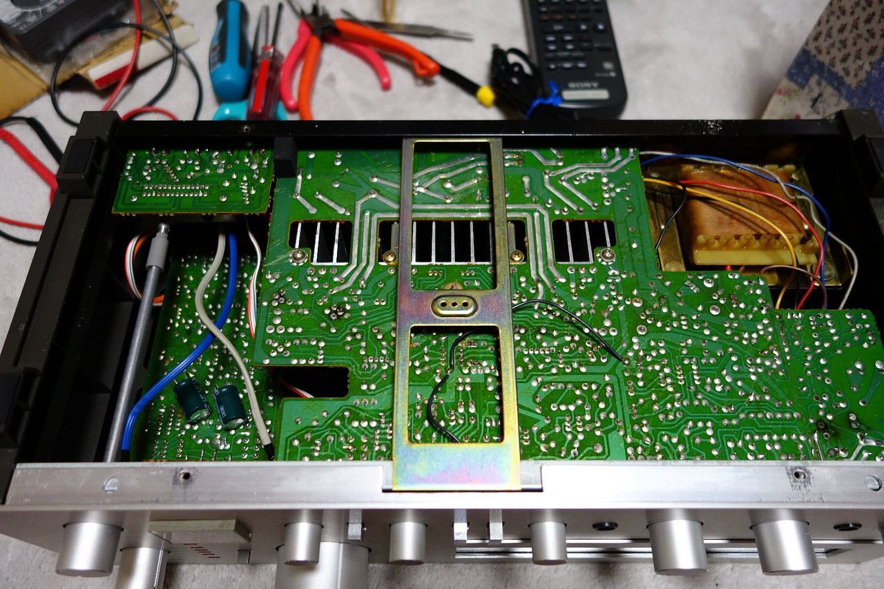 SANSUI A-7000 通電しないジャンクを入手しました : アンプ