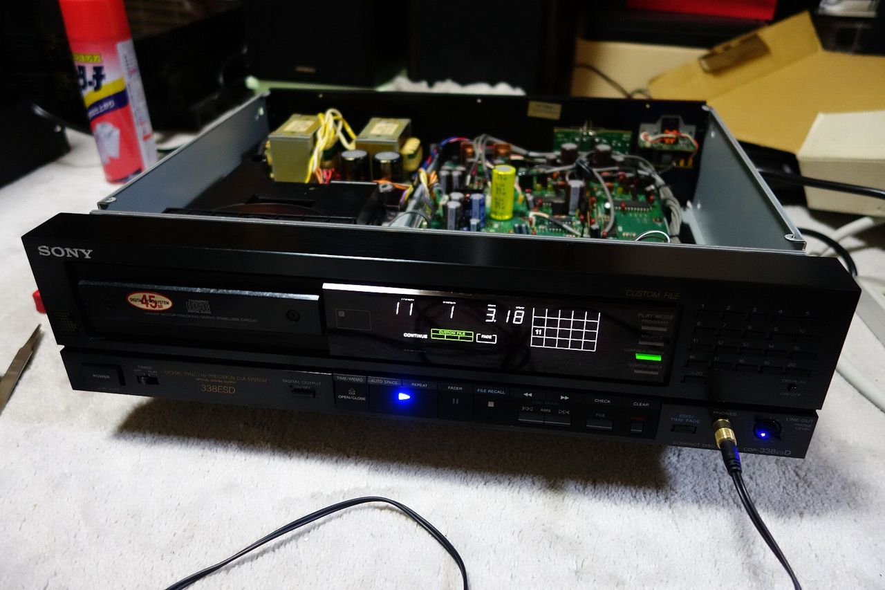 SONY CDP-338ESD フロントパネルのリフレッシュ : アンプジャン SONY CDP-338ESD フロントパネルのリフレッシュ : アンプジャン