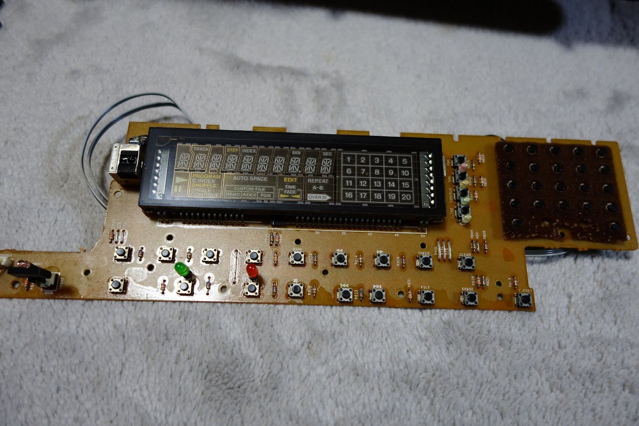 SONY CDP-338ESD フロントパネルのリフレッシュ : アンプジャン SONY CDP-338ESD フロントパネルのリフレッシュ : アンプジャン