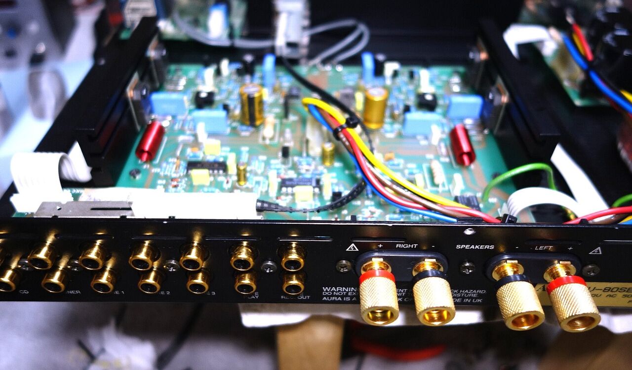 Aura AUV-80SE ジャンクの通電試験と音出し確認しました